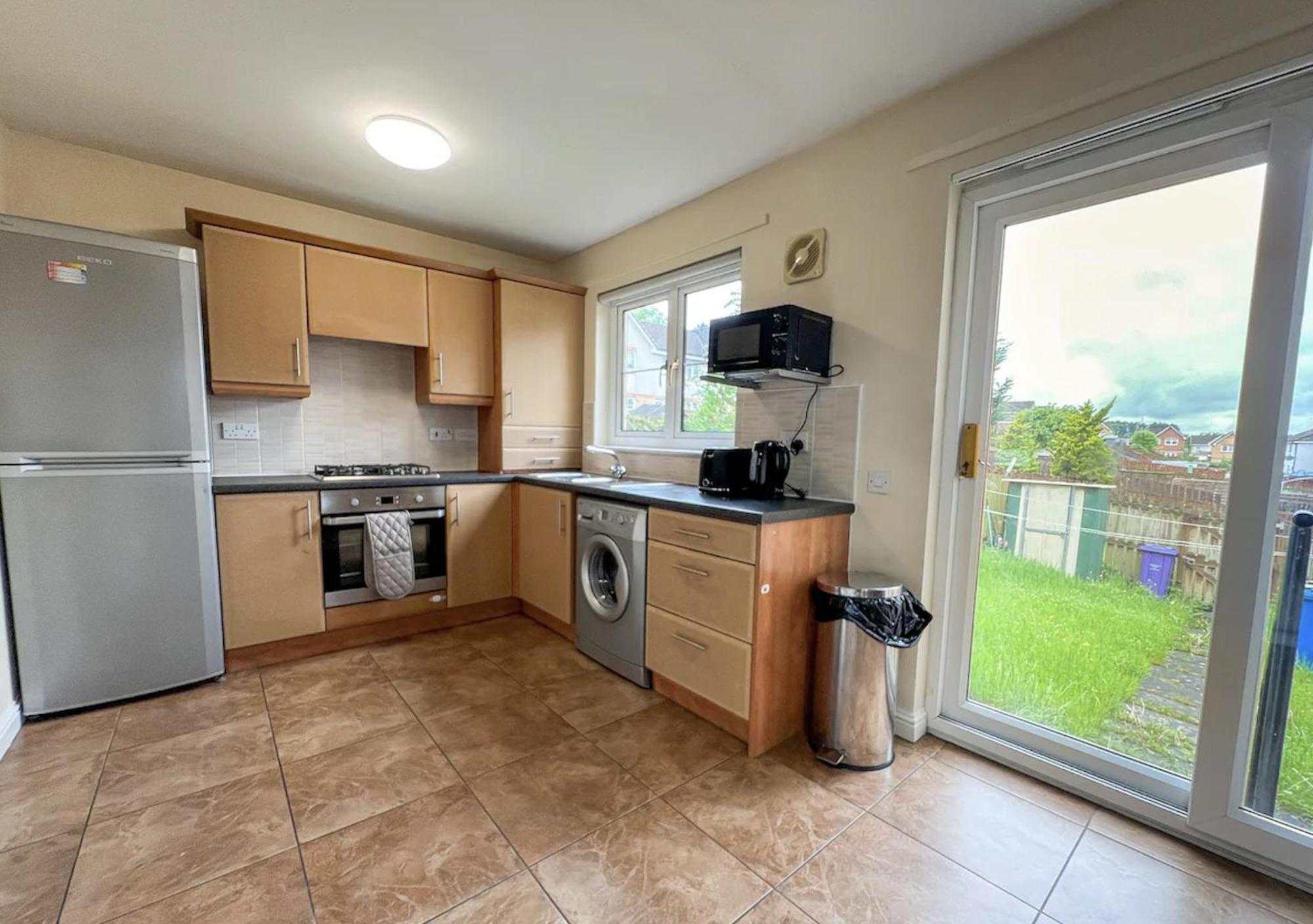 Glasgow Central - Entire House - Free Parking , Free Super Fast Wifi , Private Garden & Parking Security Exterior photo